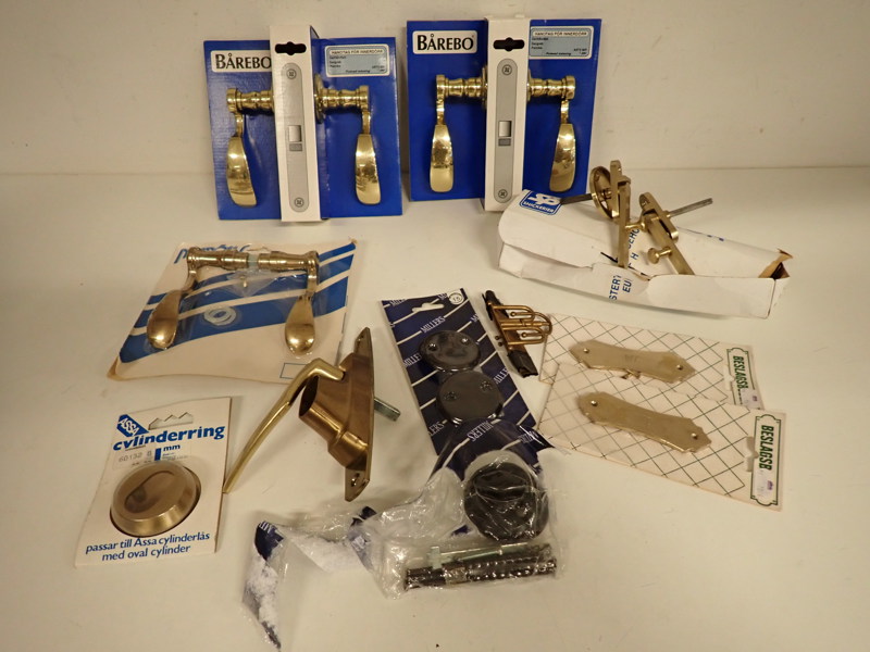 DÖRR- och SKÅPHANDTAG