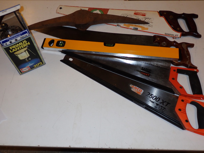 SÅGAR, KORP, VATTENPASS + PRIMUSLANTERNA