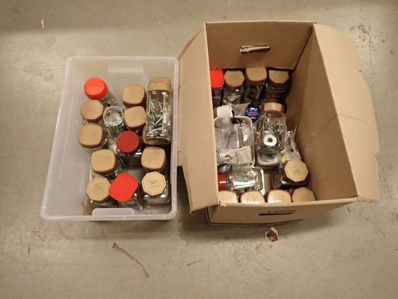 2 st kartonger med SKRUV, SPIK, BULT m m