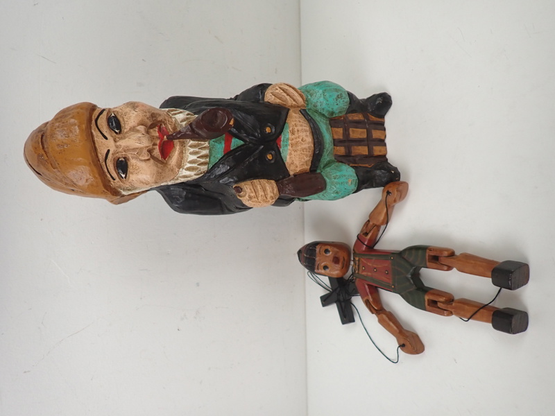 FLASKHÅLLARE + MARIONETTDOCKA