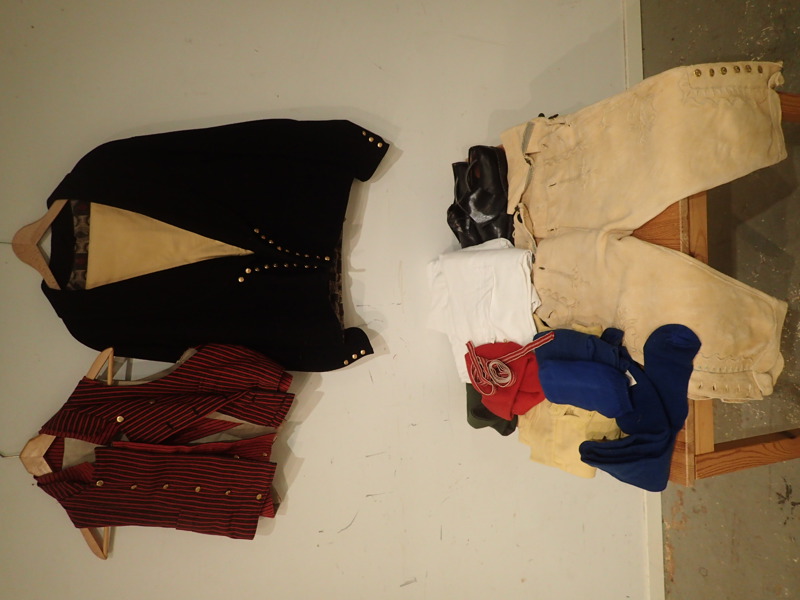 Folkdräkt  "Häverö"  enl.uppgift