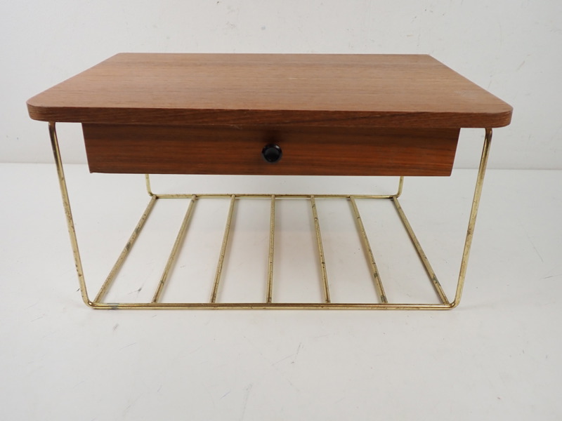 VÄGGHYLLA med låda