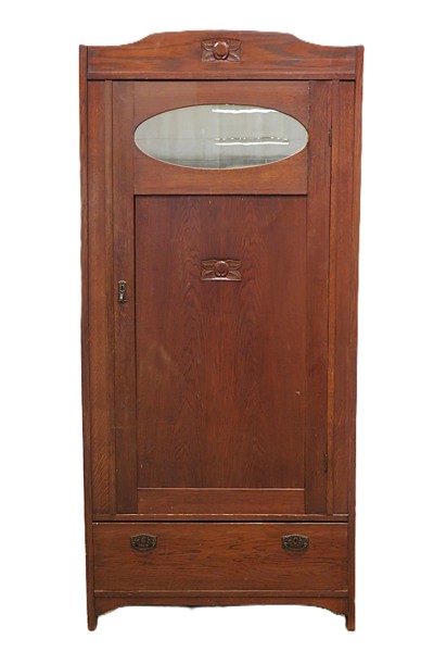 LINNESKÅP MED ÄPPELDEKOR