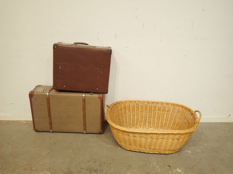 2 st RESVÄSKOR + KORG