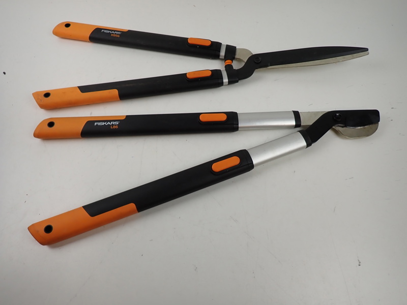 2 st TRÄDGÅRDSREDSKAP Fiskars