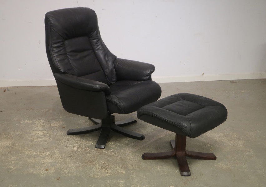 FÅTÖLJ MED FOTPALL