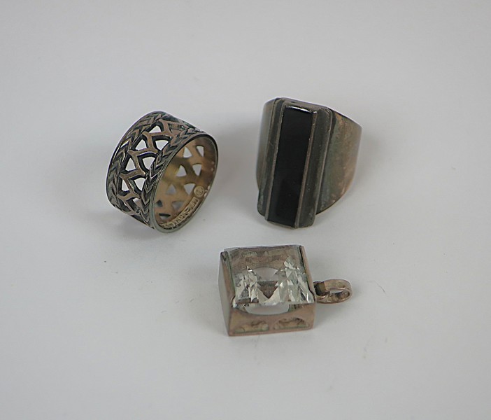 2 st RINGAR i Silver + Silverhänge