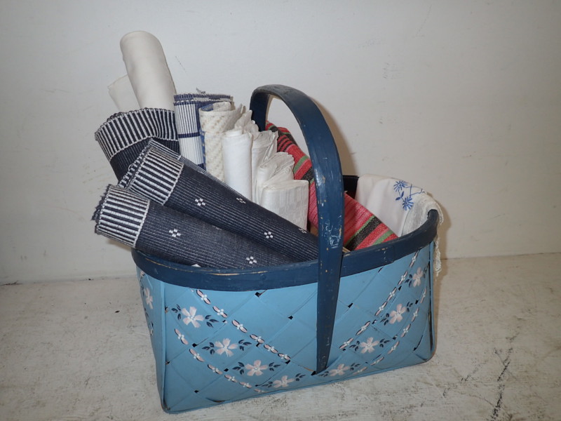 Korg med löpare m.m