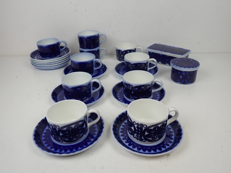 TEKOPPAR, SMÖRASK + SOCKERSKÅL "Blå Husar"Stig Lindberg, Gustavsberg