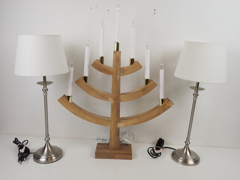 LJUSSTAKE + 2 st BORDSLAMPOR