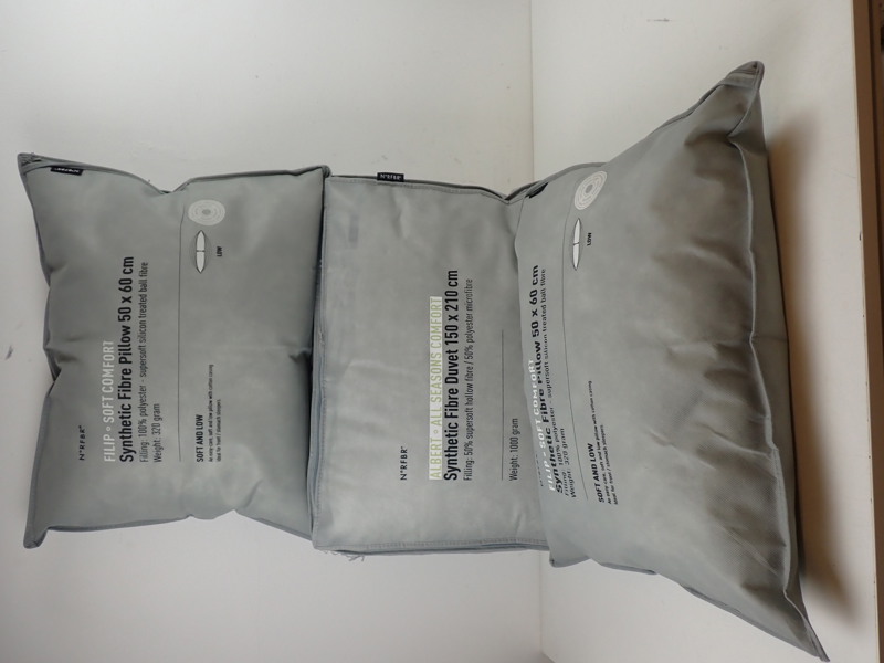 TÄCKE + 2 st KUDDAR