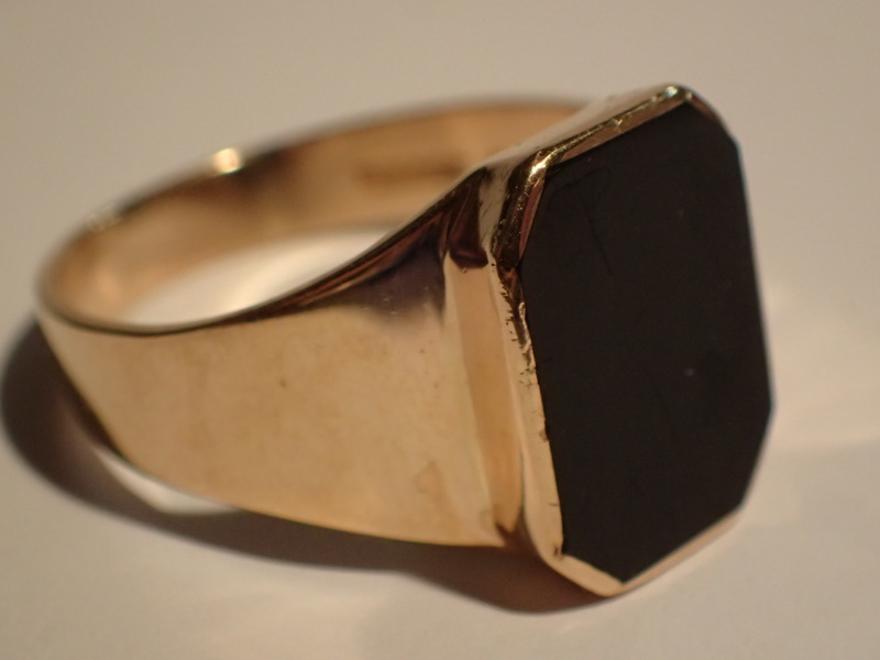 Ring 18 med svart sten vikt:6,6gr