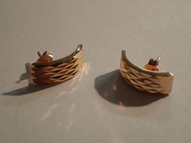 Örhängen 18k vikt 0,8gr