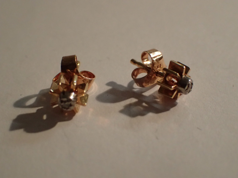 Örhängen 18k med diamanter vikt:1,5gr