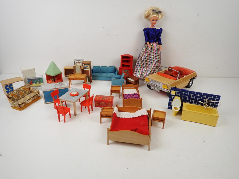 DOCKSKÅPSMÖBLER, BIL + BARBIE