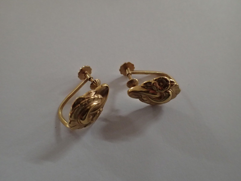 2st örhängen 18k     vikt:2,2gr