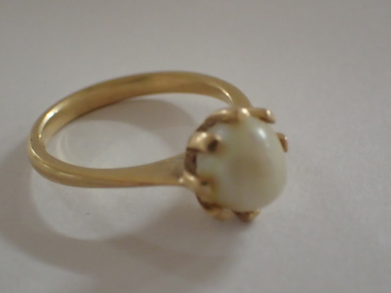 Ring 18k med odlad pärla   Vikt:3,6gr