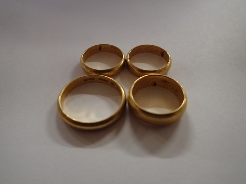 4st ringar 23k    vikt:25gr