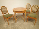 Runt bord med 3 stolar