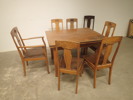 Matgrupp: Bord med utdragsskivor o 7stolar