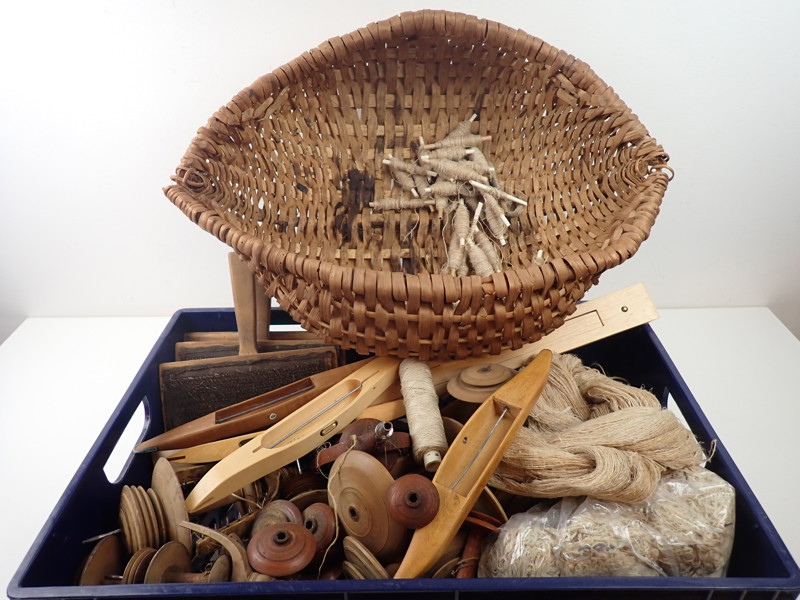 VÄVTILLBEHÖR + KORG