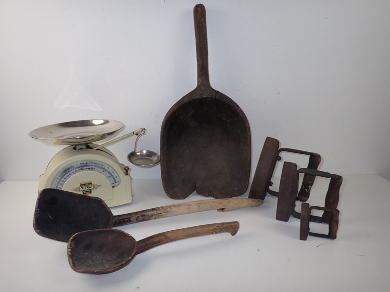 VÅG, TRÄSLEVAR, STRYKJÄRN