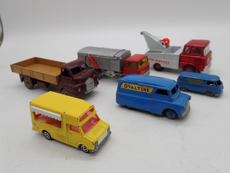 6st leksaksbilar  Dinky Toys m.m   