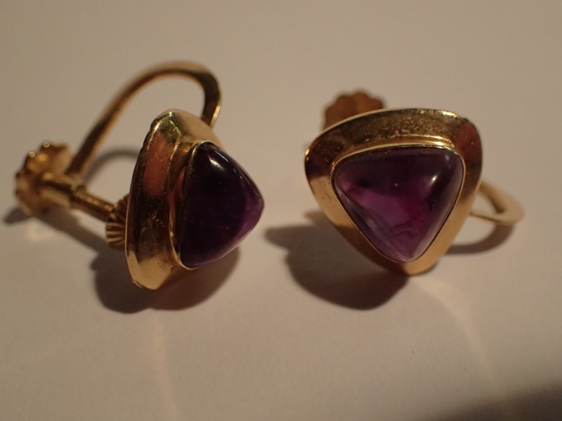 Örhängen 18k med lila sten  Vikt:2,1gr