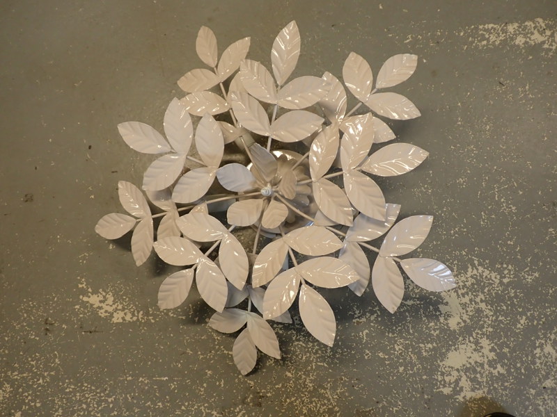 TAK/VÄGGARMATUR i metall