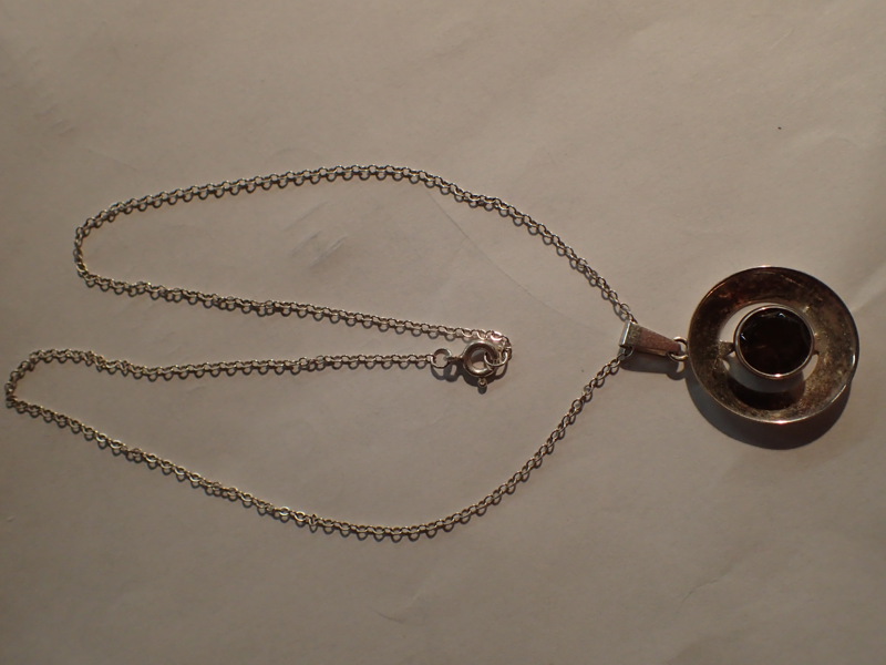 Halskedja med hänge i silver