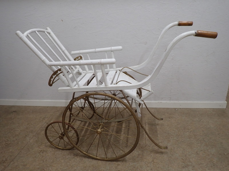 Äldre BARNVAGN