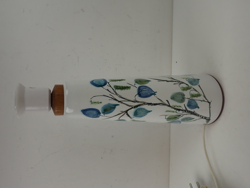 LAMPFOT i keramik och trä