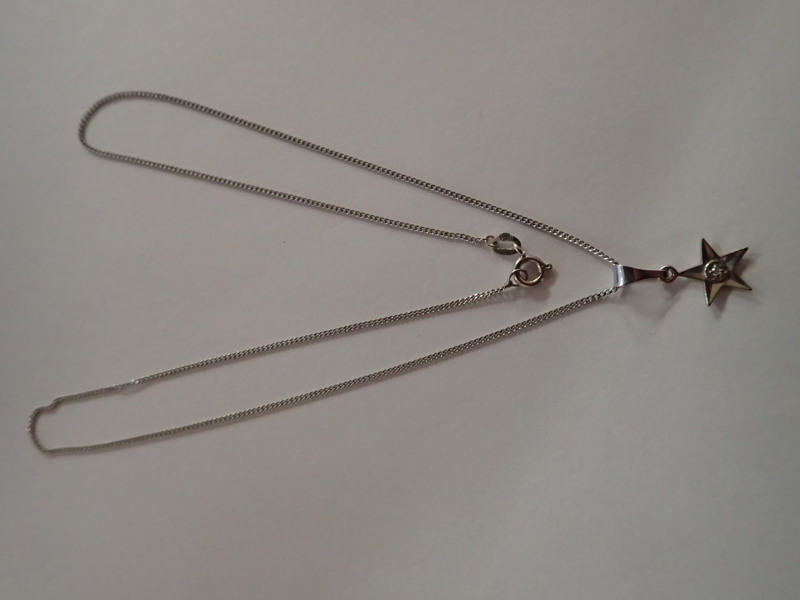 Halskedja med hänge 18k vitguld  vikt:1,8gr