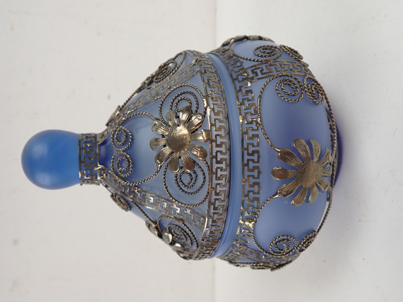 LOCKSÅL i blått glas med filigranarbete