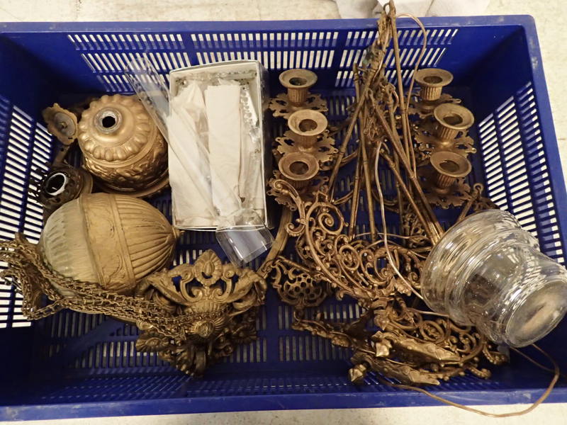 Hängfotogenlampa i delar