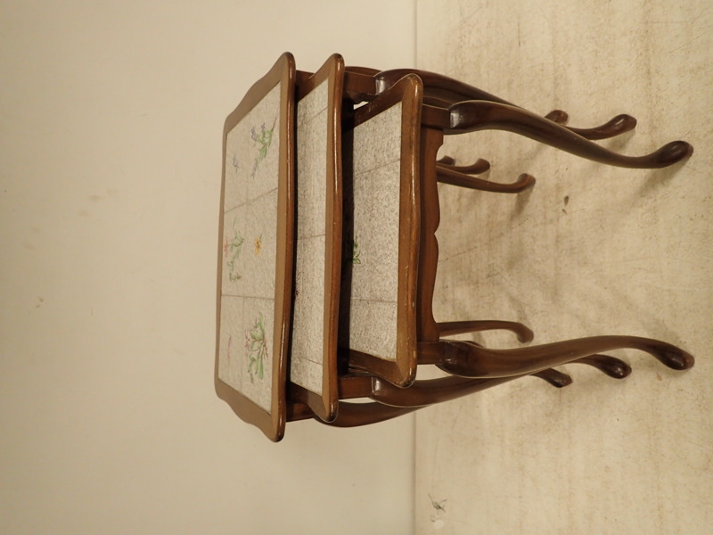 Satsbord med kakelplattor