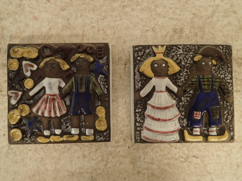 2 väggplaketter   UE  Taisto Kaasinen