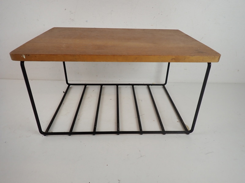 HYLLA i tråd och trä