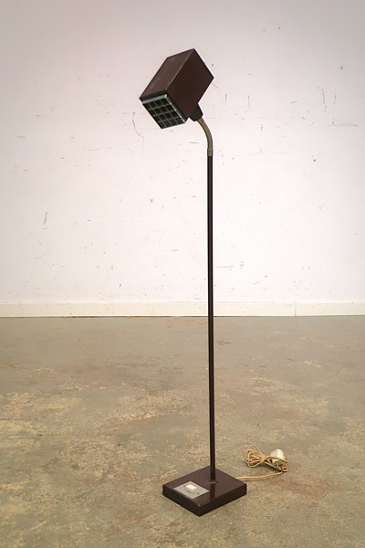 GOLVLAMPA "KUBEN". BELID