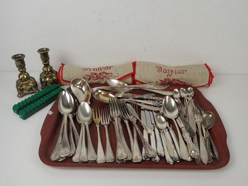 LJUSSTAKAR i mässing + BESTICK  i Nysilver m m 