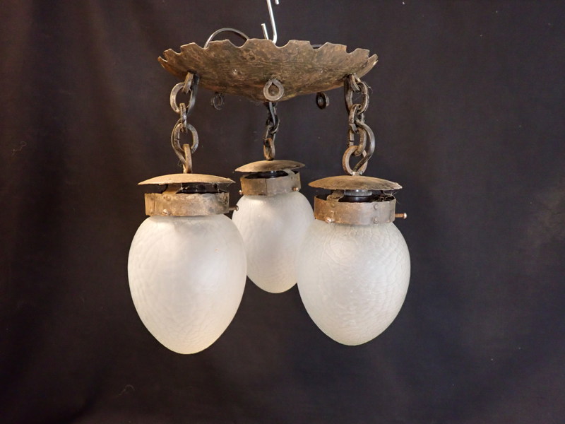 TAKARMATUR i järn med 3 st glaskupor