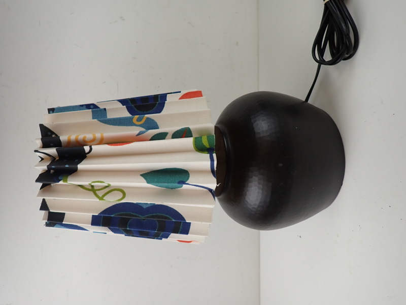 BORDSLAMPA med metallfot