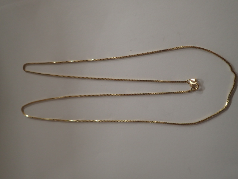 Halskedja  18k     vikt:6,5gr