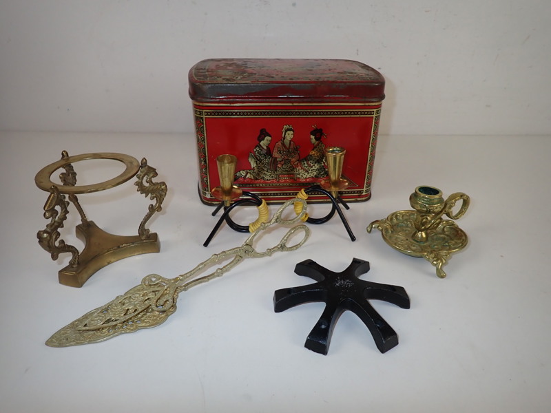 PLÅTBURK, LJUSSTAKAR m m