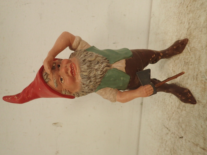 Tomte i keramik  omärkt    H:26cm