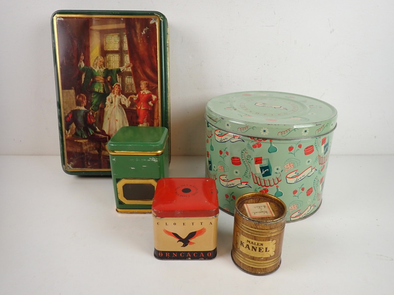 PLÅTBURKAR bl a "Gevalia" och "Svea Choklad"