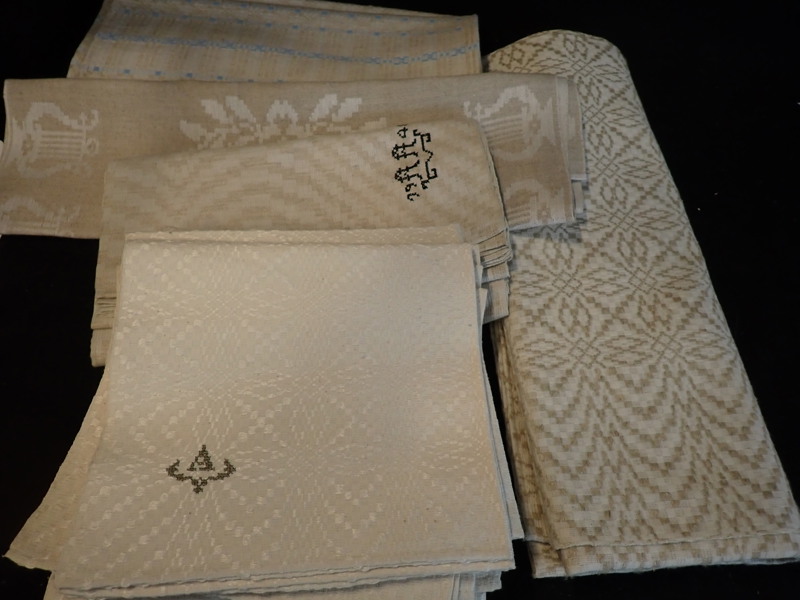 4 st DUKAR + 12 SERVETTER