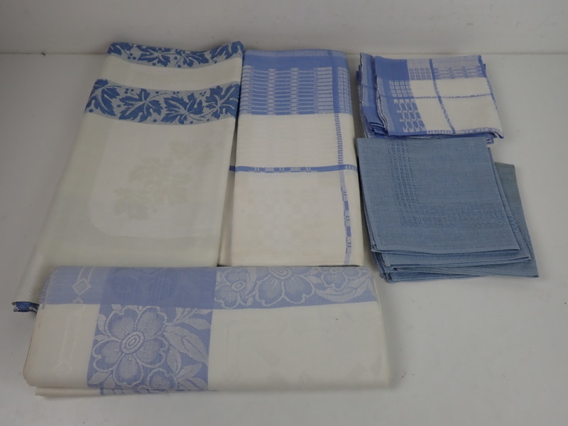 3 st DUKAR + SERVETTER