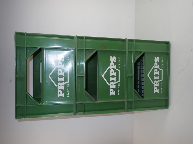 3 st PLASTBACKAR "Pripps"