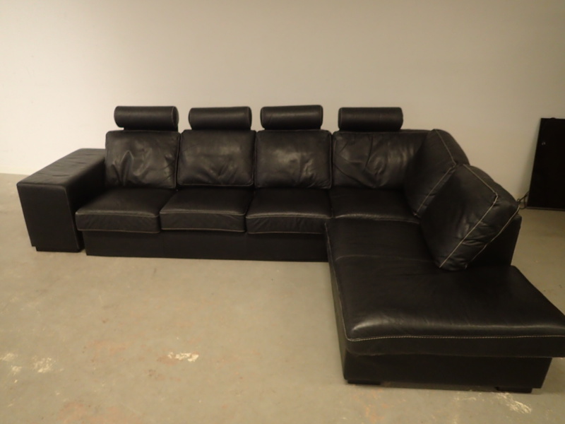 Hörnsoffa med divan-del  3x2m  i bra skick